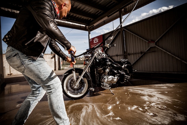 pexels ivan oboleninov 4513028 Usaha Cuci Motor