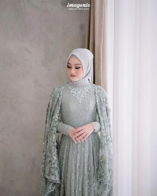 6 Model Baju Brokat Pas untuk Acara Lamaran Evermos