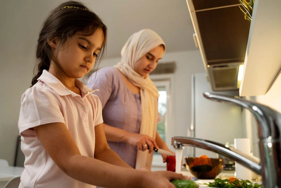 usaha ibu rumah tangga ilustrasi ibu rumah tangga ide usaha ibu rumah tangga ilustrasi ibu rumah tangga menyiapkan sarapan anak