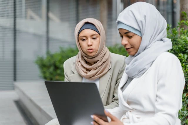 3 Cara Menjadi Reseller Sepatu Original Anti Rugi! 2 Cara menjadi reseller sepatu roginal (Sumber: Pexels)