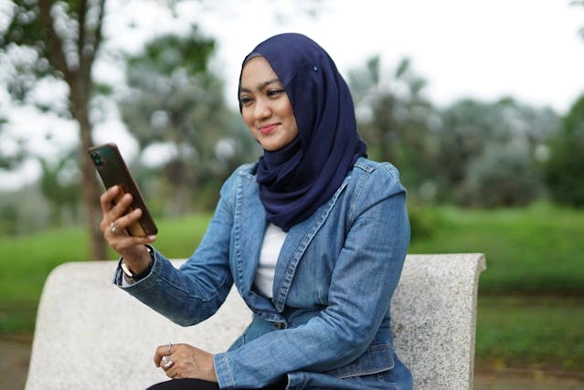 pexels zila sirr an nurr 365655179 17494556 Cara menghasilkan uang dari HP dengan WhatsApp. (Sumber: Pexels)