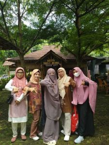 Dari Karyawan hingga Beromzet 300 Juta Lebih: Perjalanan Bunda Rindu Menemukan Ruang Bertumbuh Bersama Evermos 1 Reseller sukses Evermos - Bunda Rindu