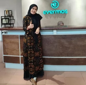 Perjalanan Bu Kustika Dewi: Dari Berdagang Offline hingga Bertumbuh Bersama Evermos 1 Reseller sukses Evermos - Kustika Dewi