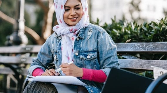 Perbedaan Reseller & Dropshipper. Pilih Mana? Keduanya Menguntungkan!